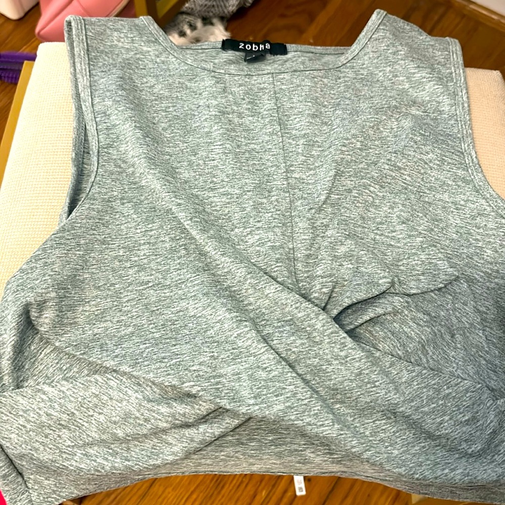cropped workout tank